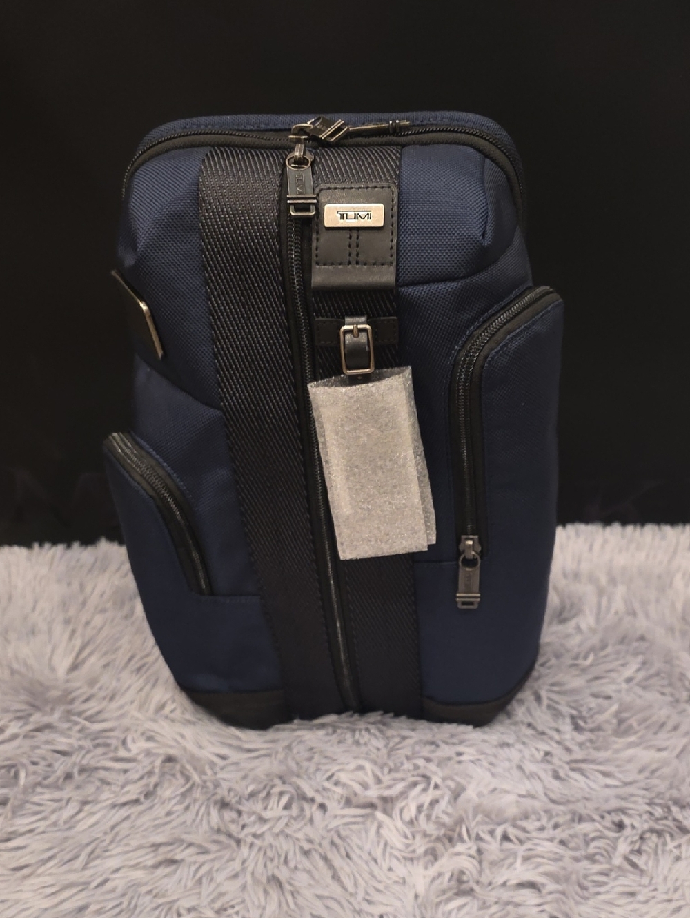NWT Tumi Higgins Sling Pack Navy Blue